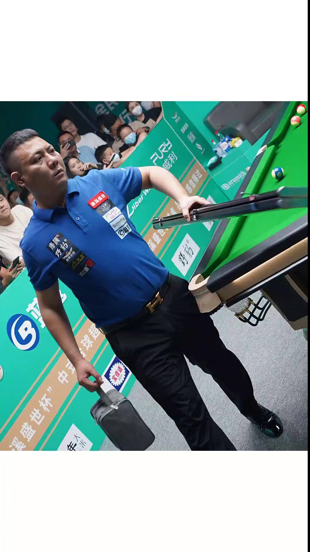 他在篮板球 他在篮板球