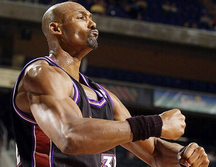 他在更衣室 他在更衣室